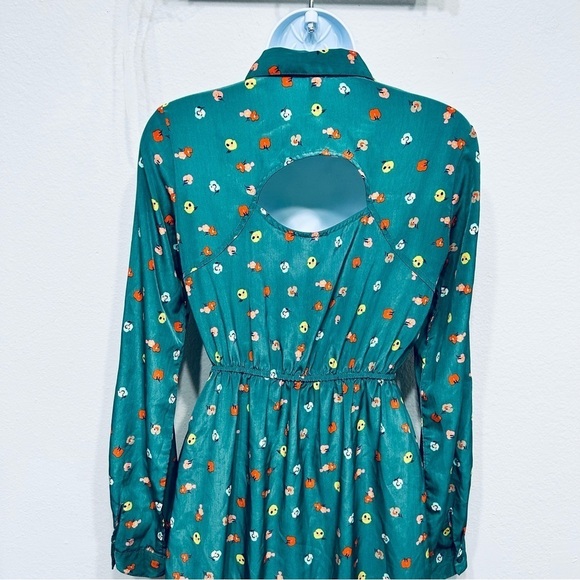Green button up dress with collar, and open back. - Picture 7 of 11